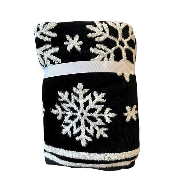 Tahari Christmas SNOWFLAKE Hand Towels 18x28 Coton Black & White Set of 2 New - Picture 7 of 10